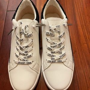 size 10 NEVER WORN Vintage Havana Sneakers